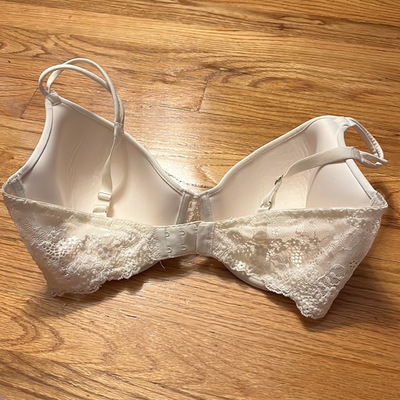 Wacoal white slightly padded bra- size 36DD- underwire - Picture 2 of 6